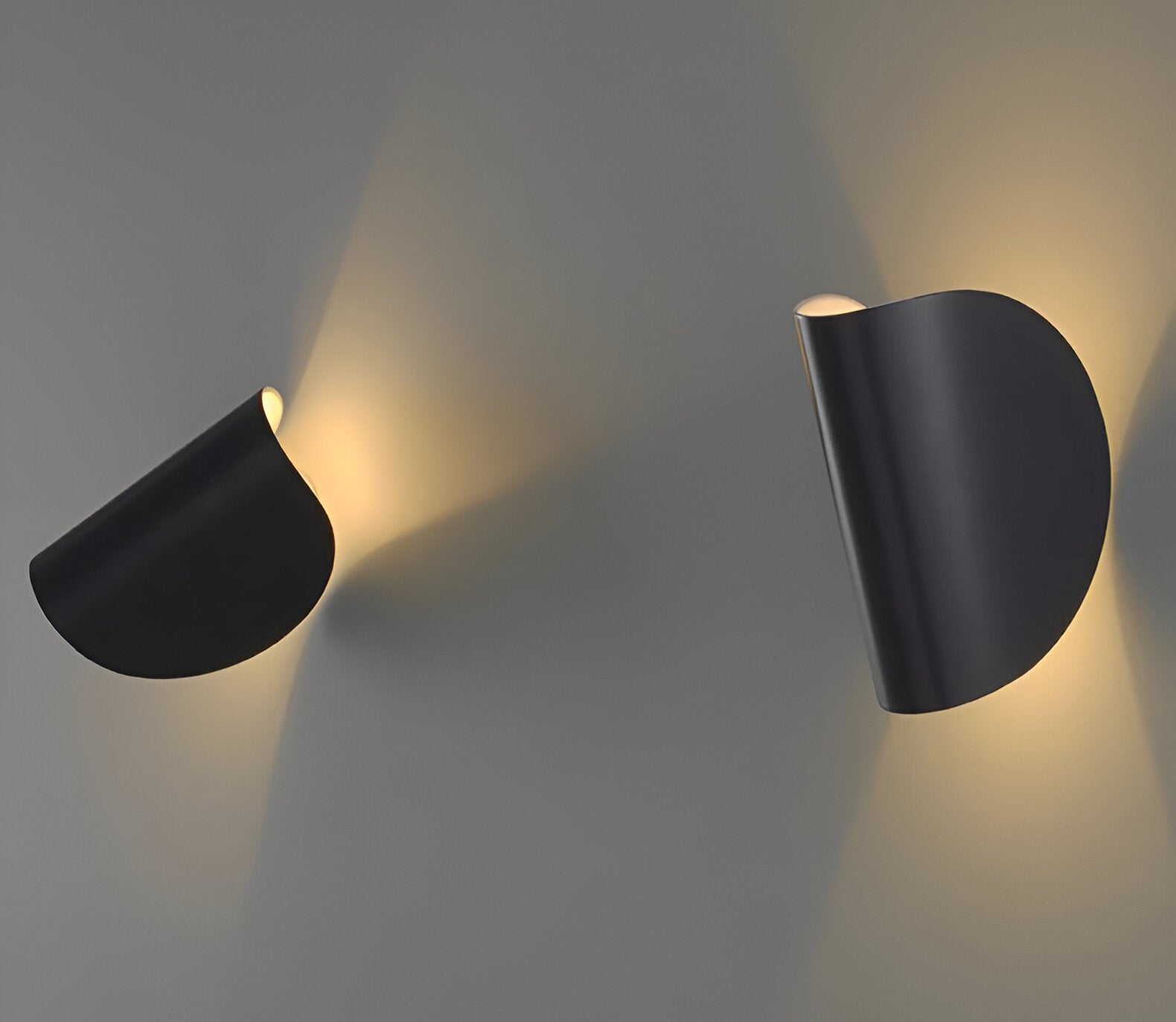 Flexible Metal Wall Light with Curved Shade - Fesara