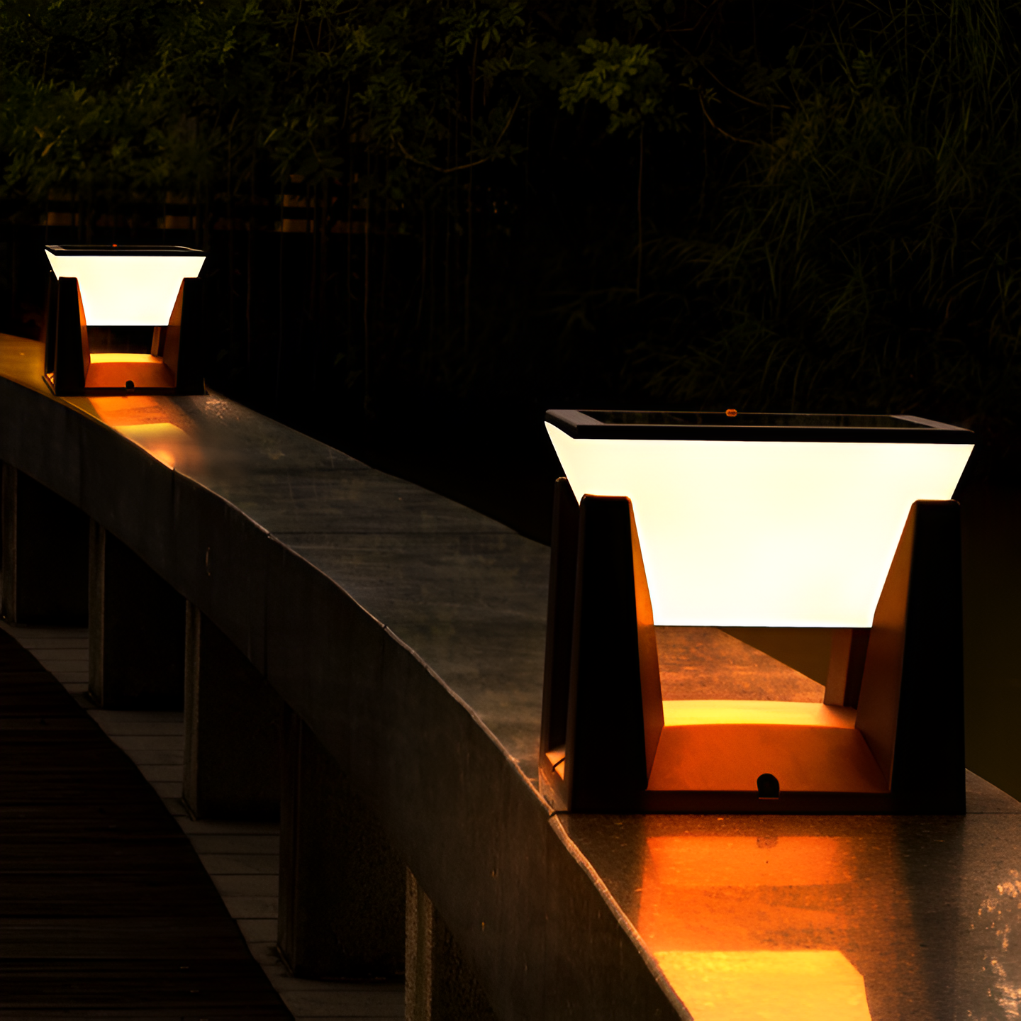 Outdoor Black Solar Garden Light - Fesara