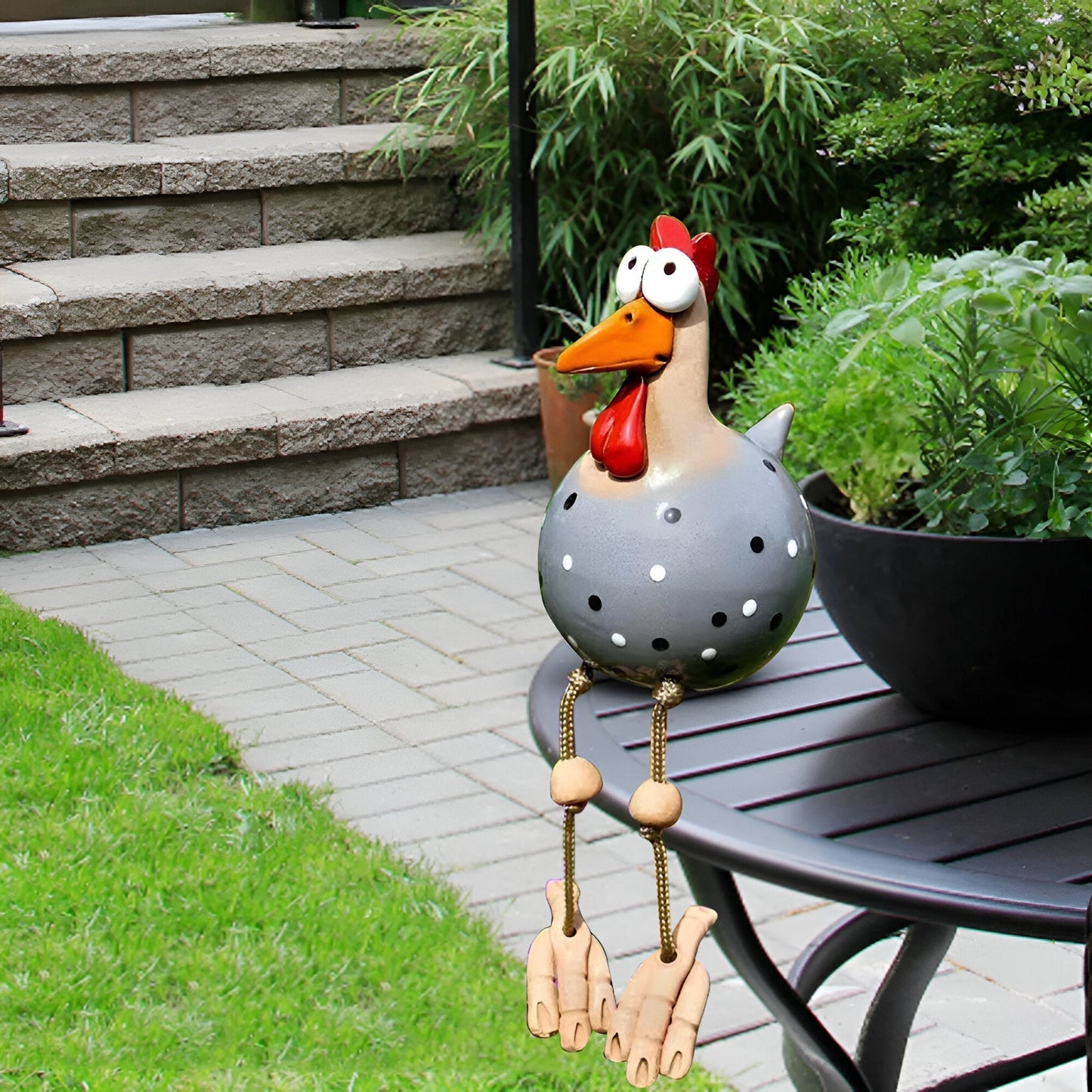 Fesara | Large Outdoor Garden Statue with Big Eyes