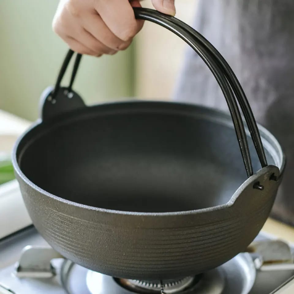 Non-Stick Cast Iron Wok with Flat Base and Wood Lid