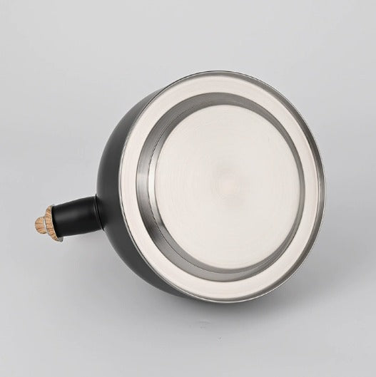 Durable Metal Whistling Kettle – Traditional Home Essential