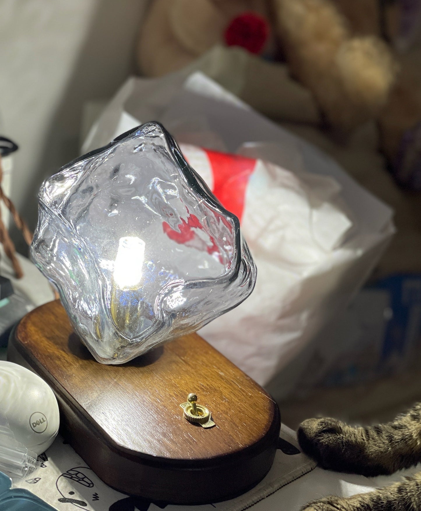 Bright Wireless Table Lamp with Motion Sensor