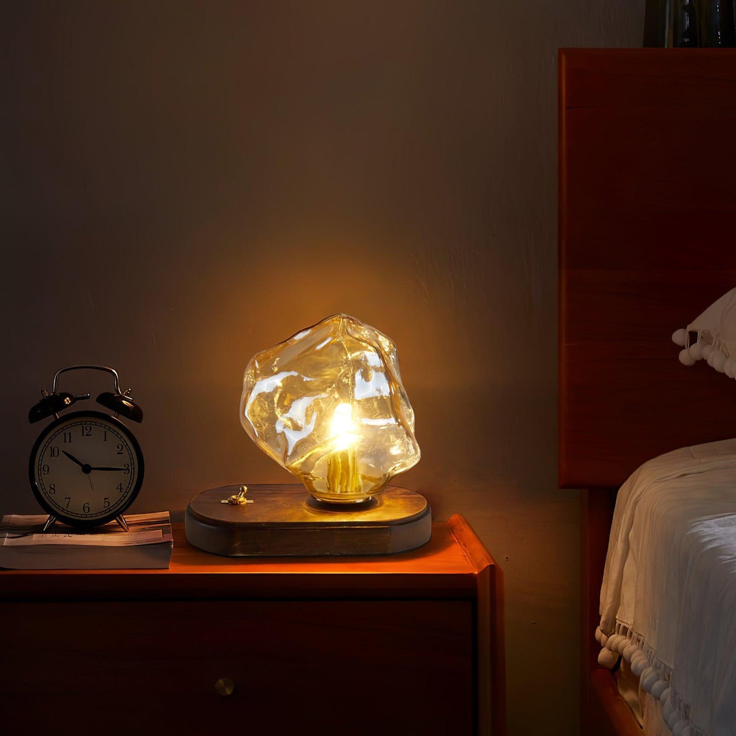 Bright Wireless Table Lamp with Motion Sensor
