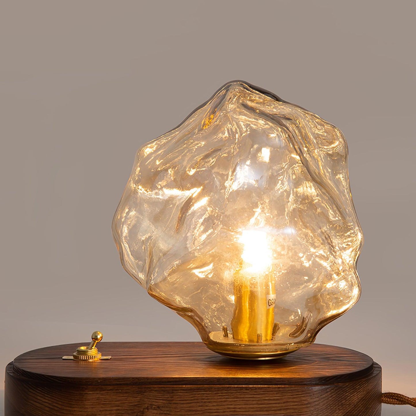 Bright Wireless Table Lamp with Motion Sensor