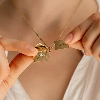 Heartfelt Message Pendant Necklace for Her - Fesara