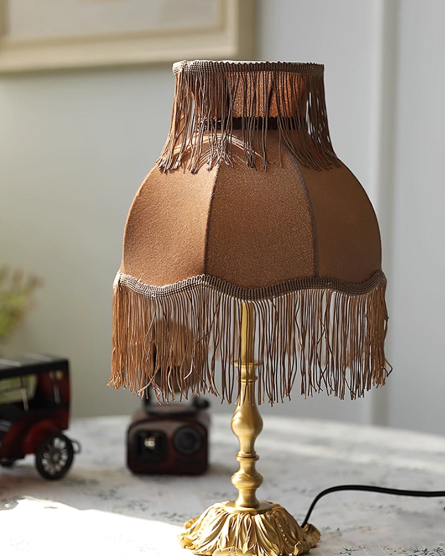 Chic Tassel Table Lamp in Gold Brass