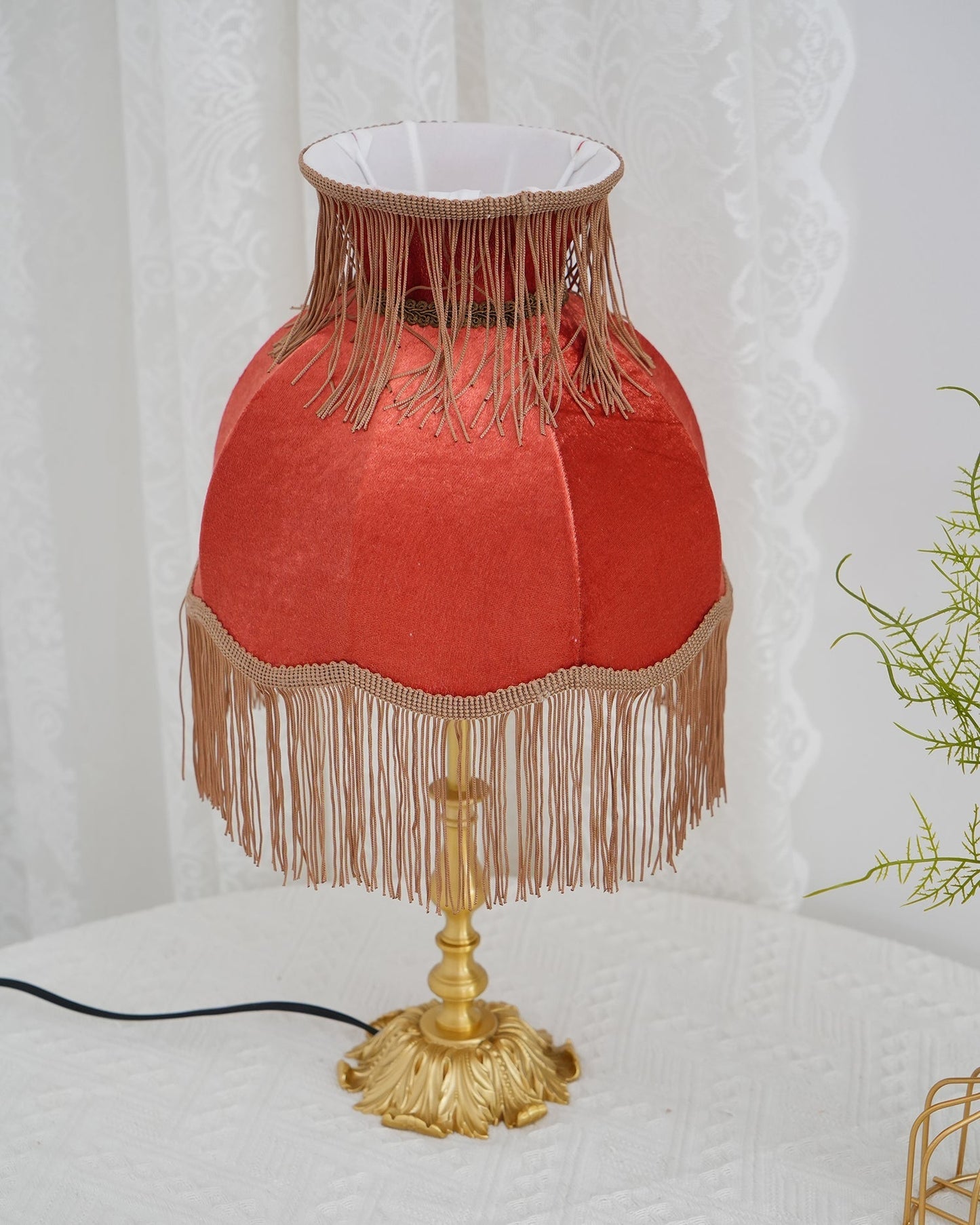 Chic Tassel Table Lamp in Gold Brass