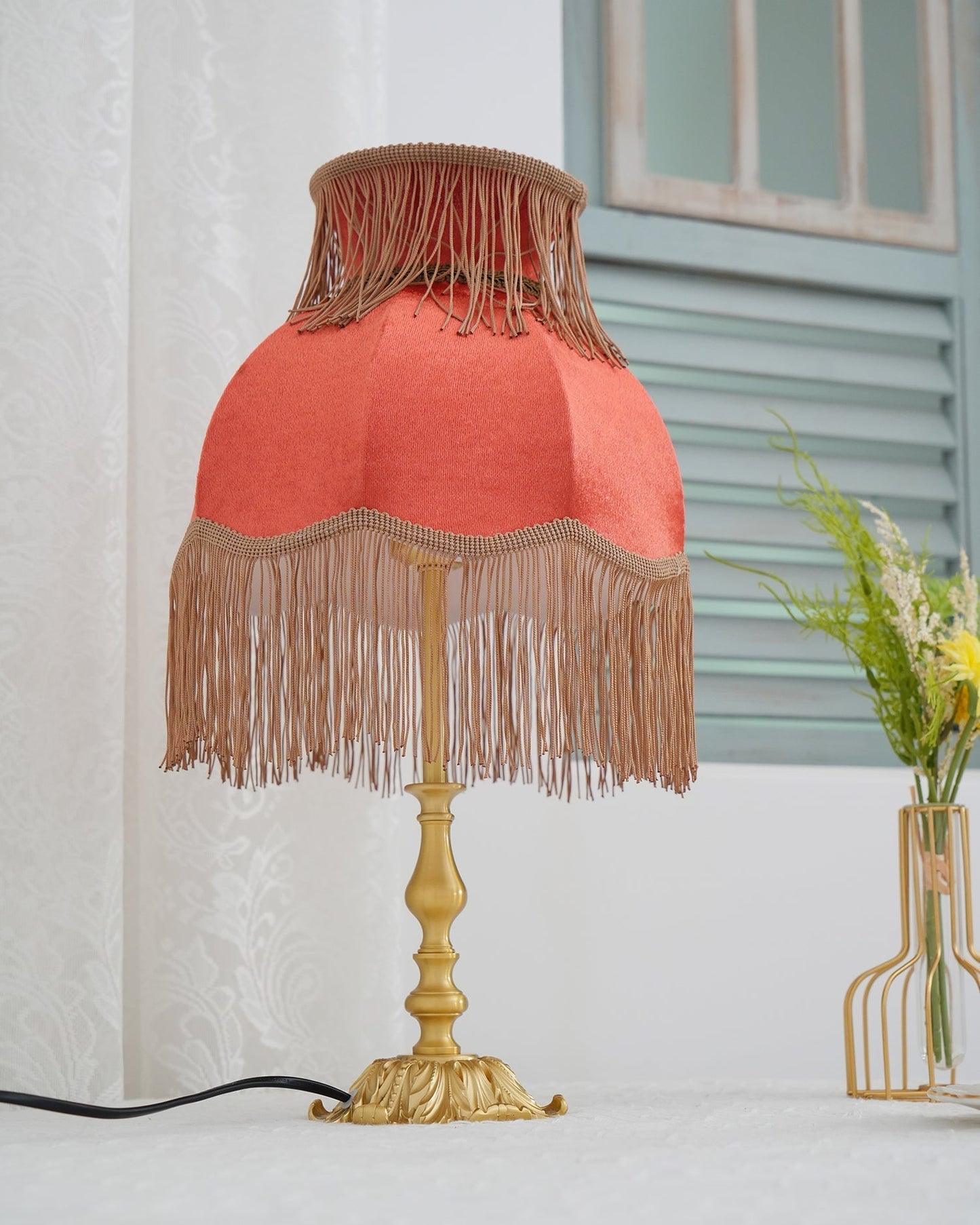 Chic Tassel Table Lamp in Gold Brass