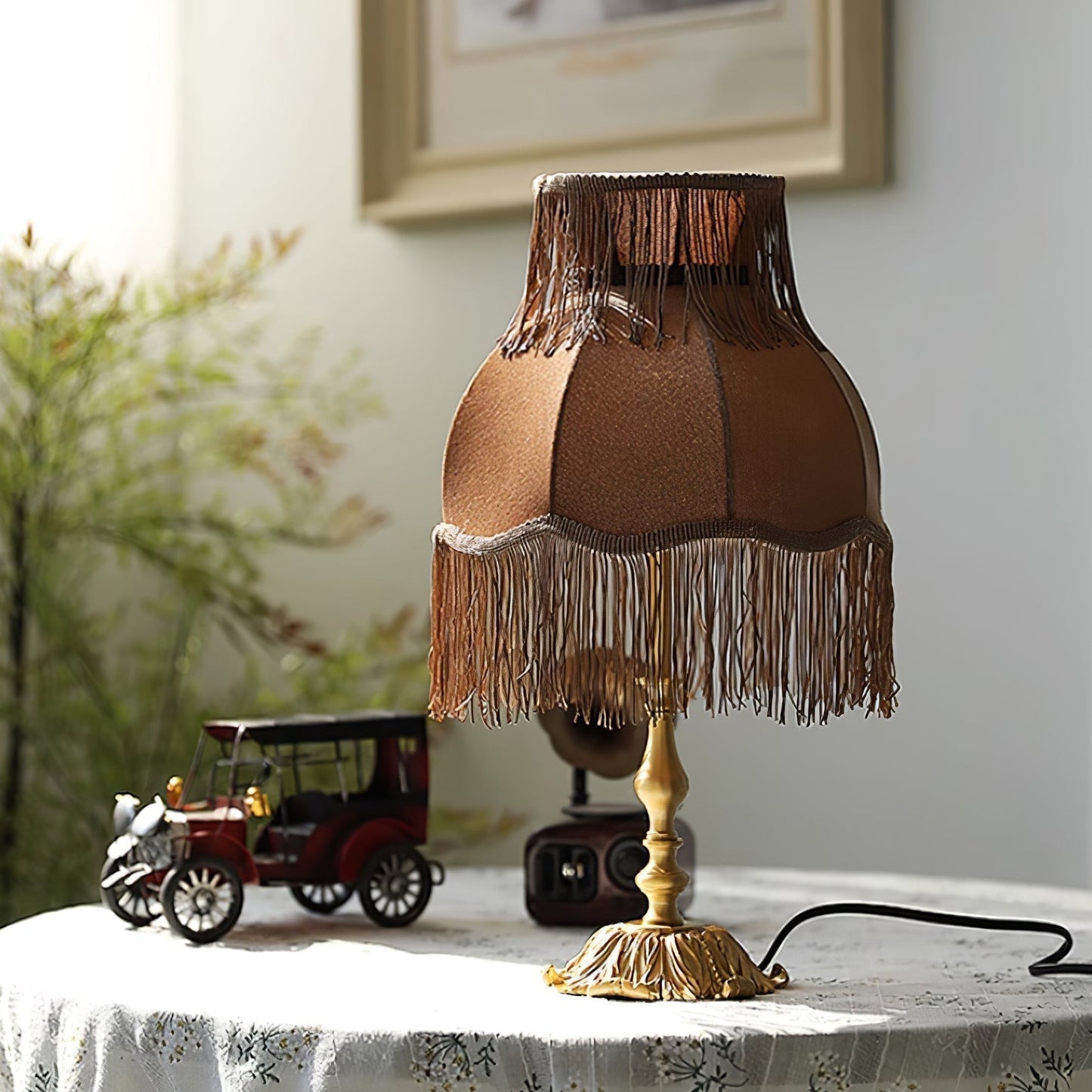 Chic Tassel Table Lamp in Gold Brass