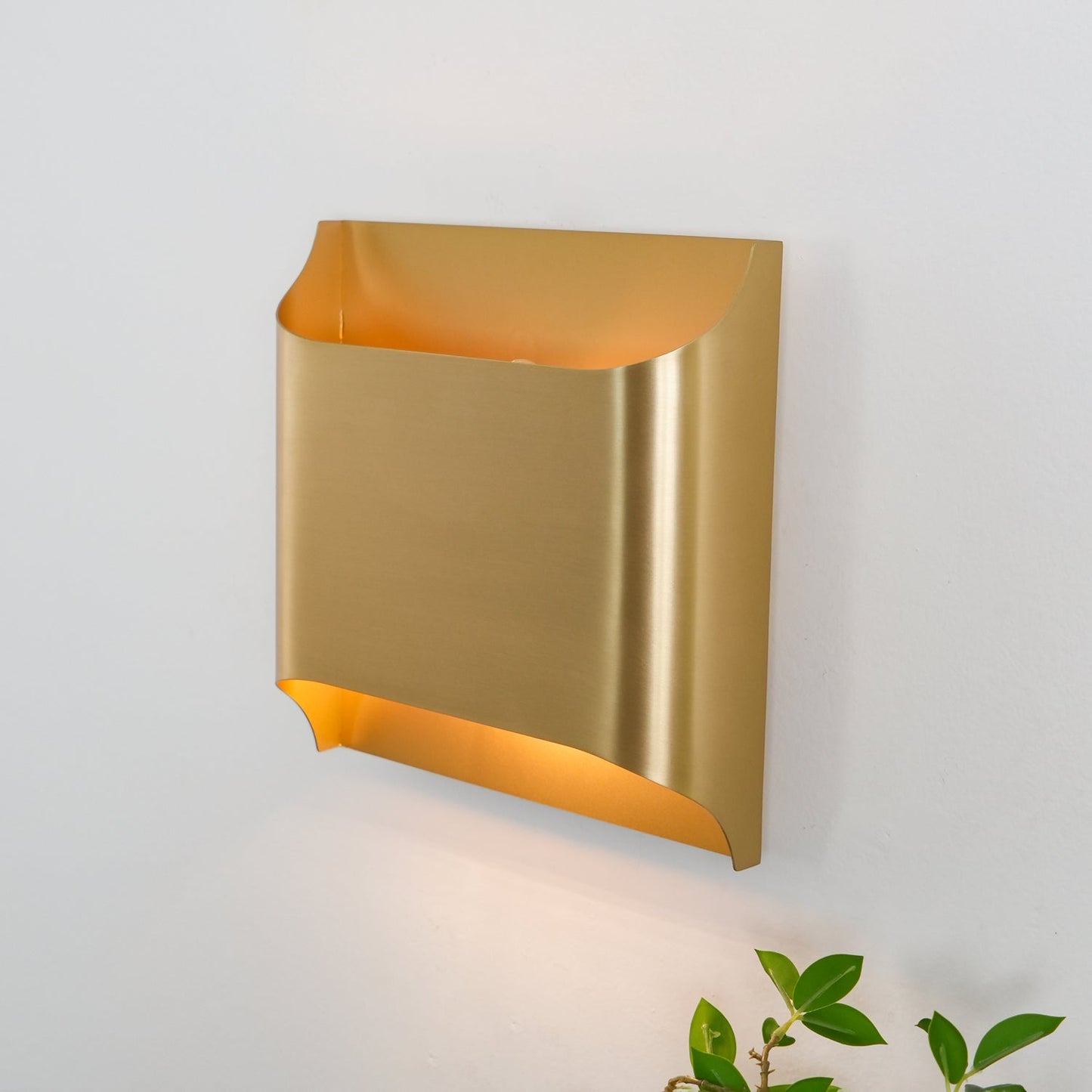 Elegant Arc Brass LED Wall Light Fixture