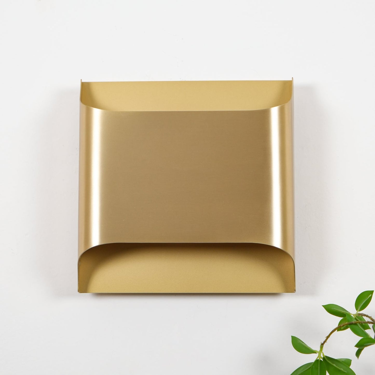 Elegant Arc Brass LED Wall Light Fixture