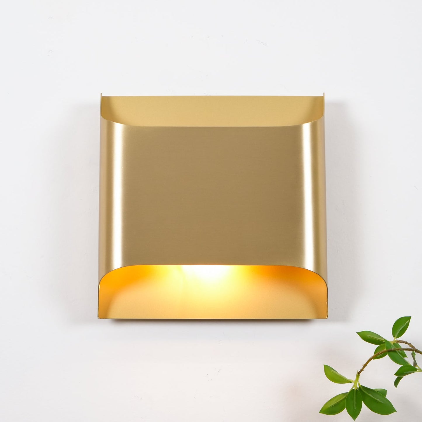 Elegant Arc Brass LED Wall Light Fixture