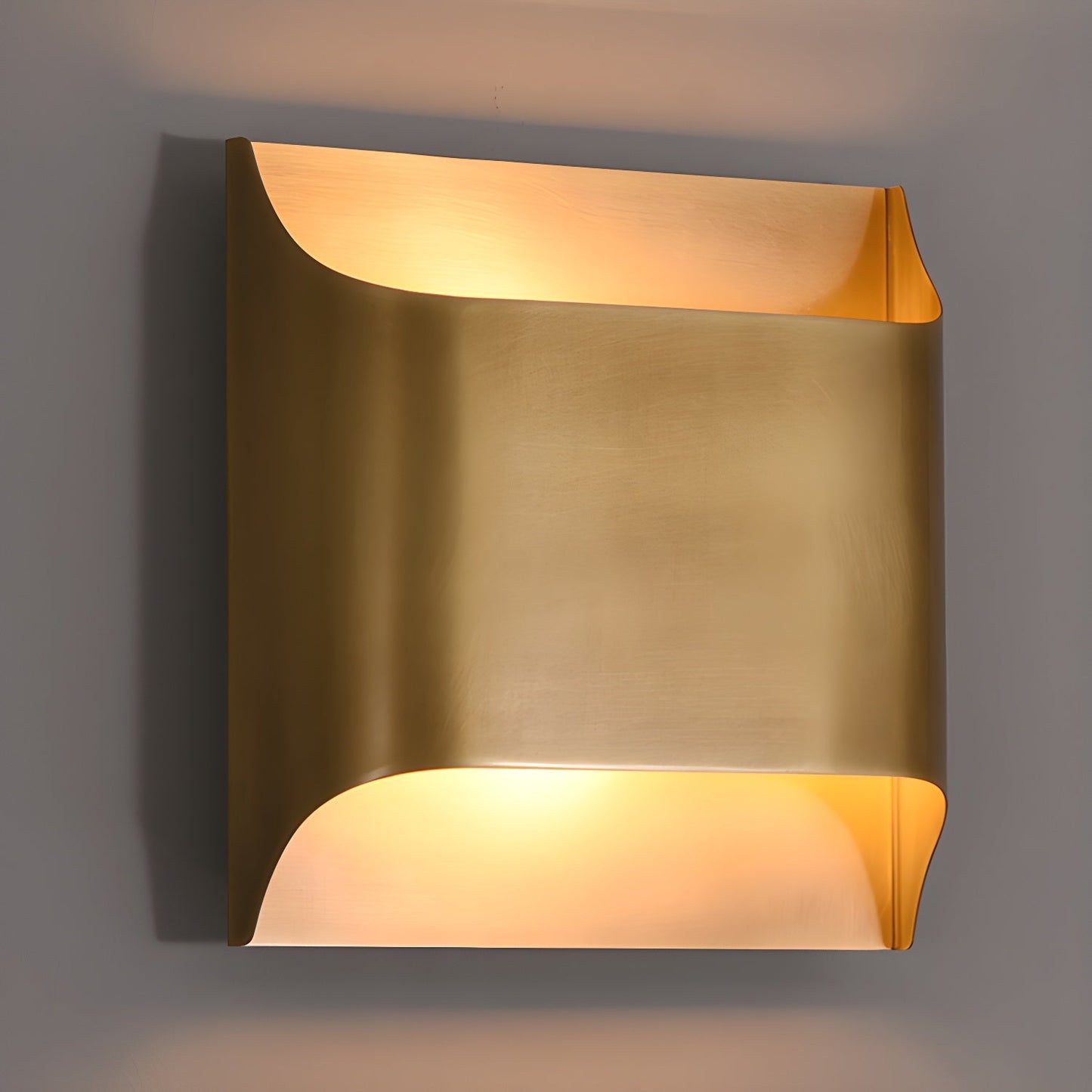 Elegant Arc Brass LED Wall Light Fixture