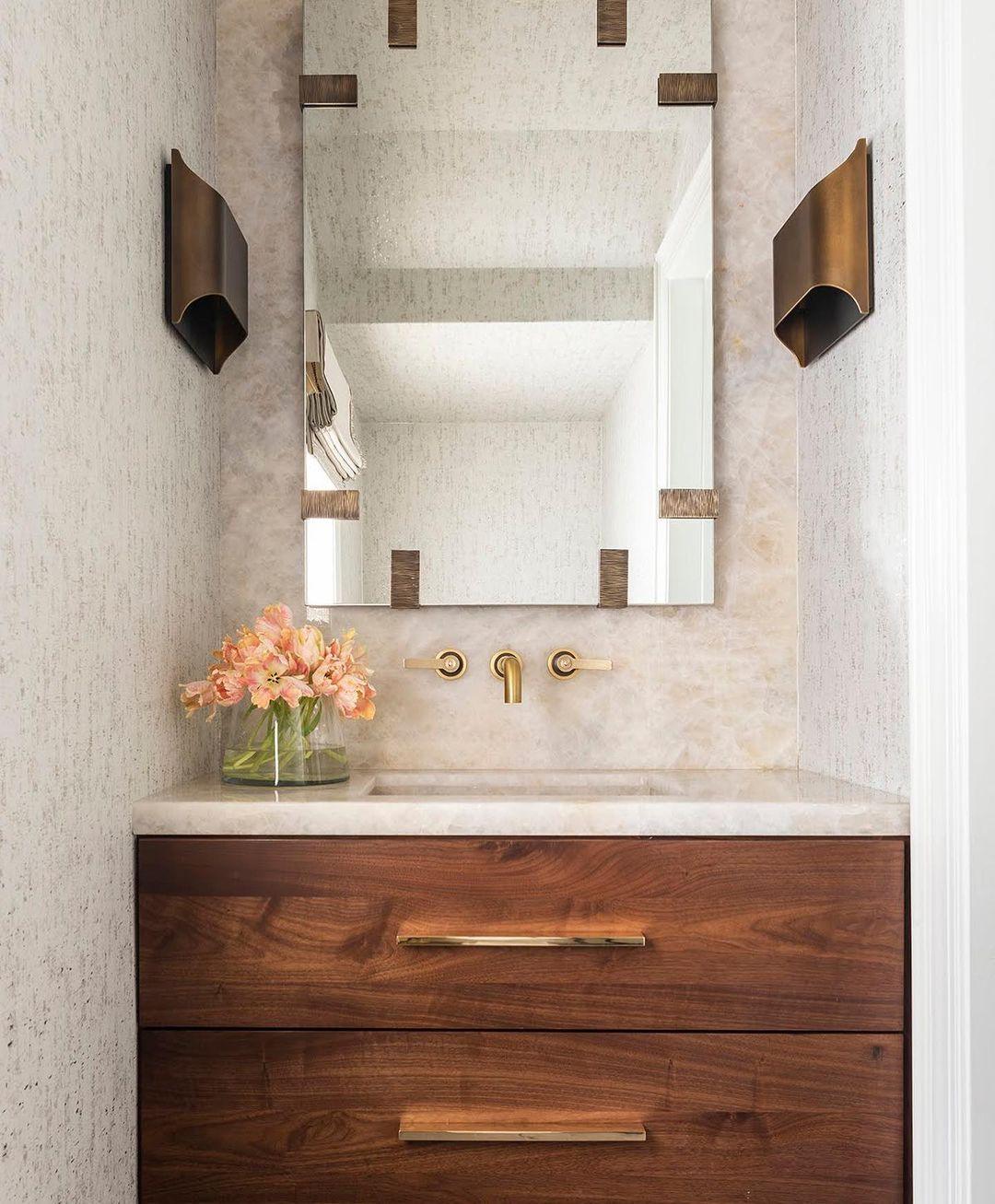 Elegant Arc Brass LED Wall Light Fixture