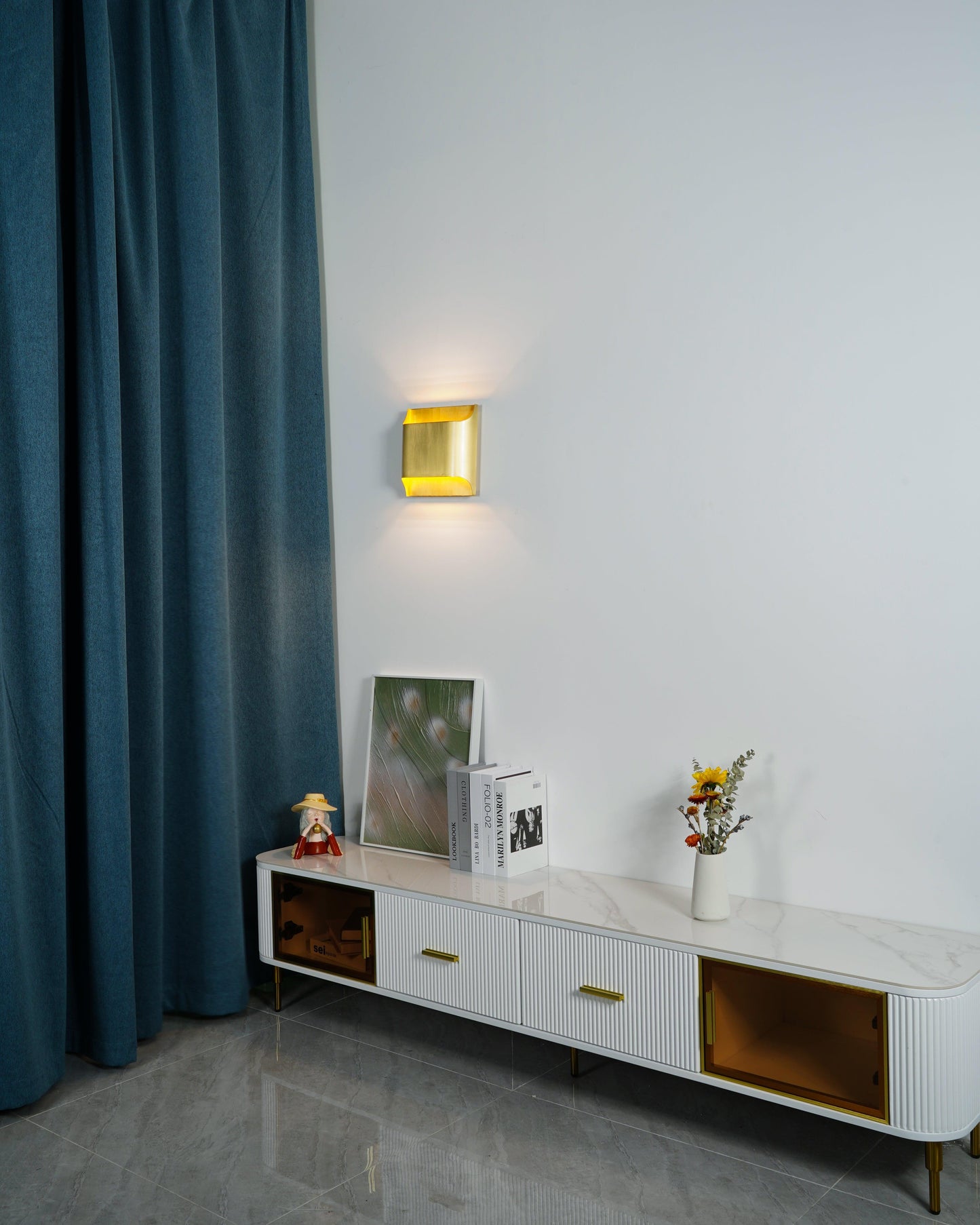 Elegant Arc Brass LED Wall Light Fixture