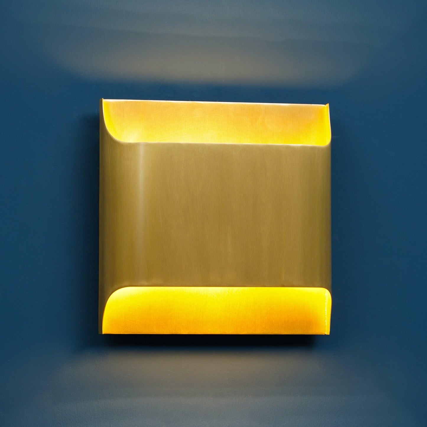 Elegant Arc Brass LED Wall Light Fixture