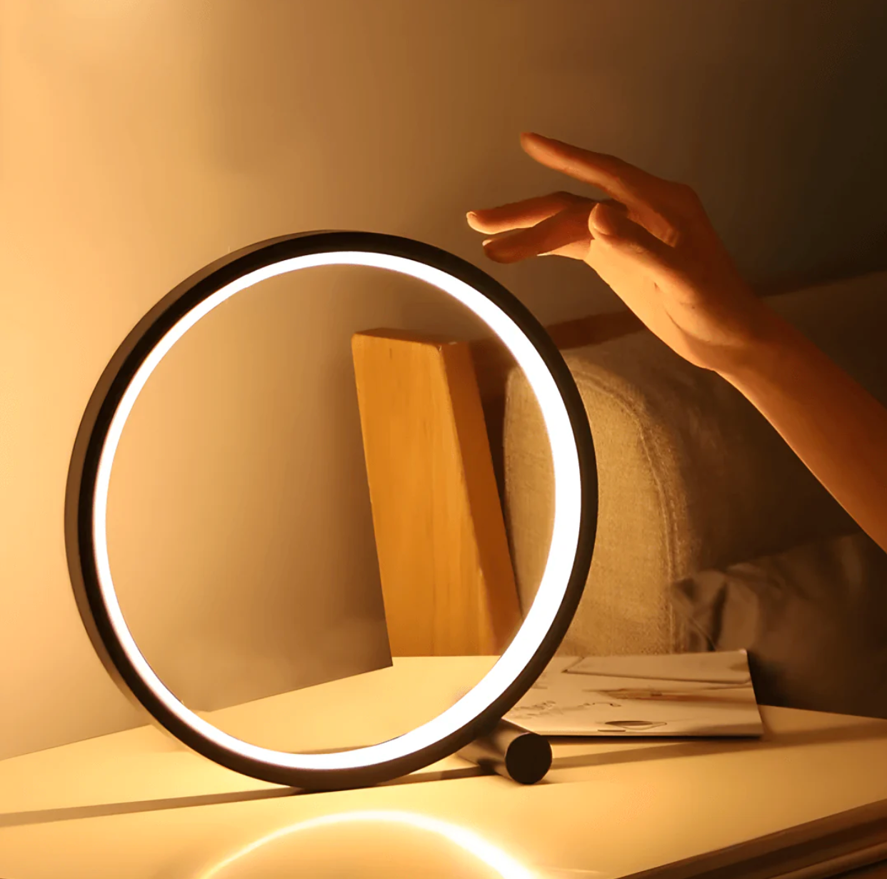 Simple LED Desk Lamp with Sensor Switch - Fesara