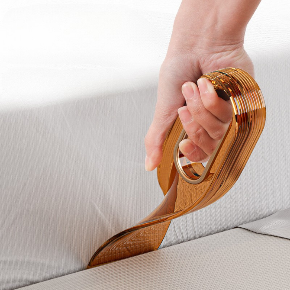 LinenLift | Efficient Ergonomic Plastic Bedding Changing Tool 1