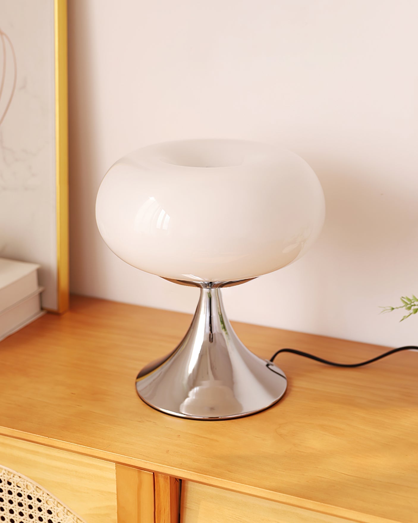 Stylish Glass and Metal Table Lamp