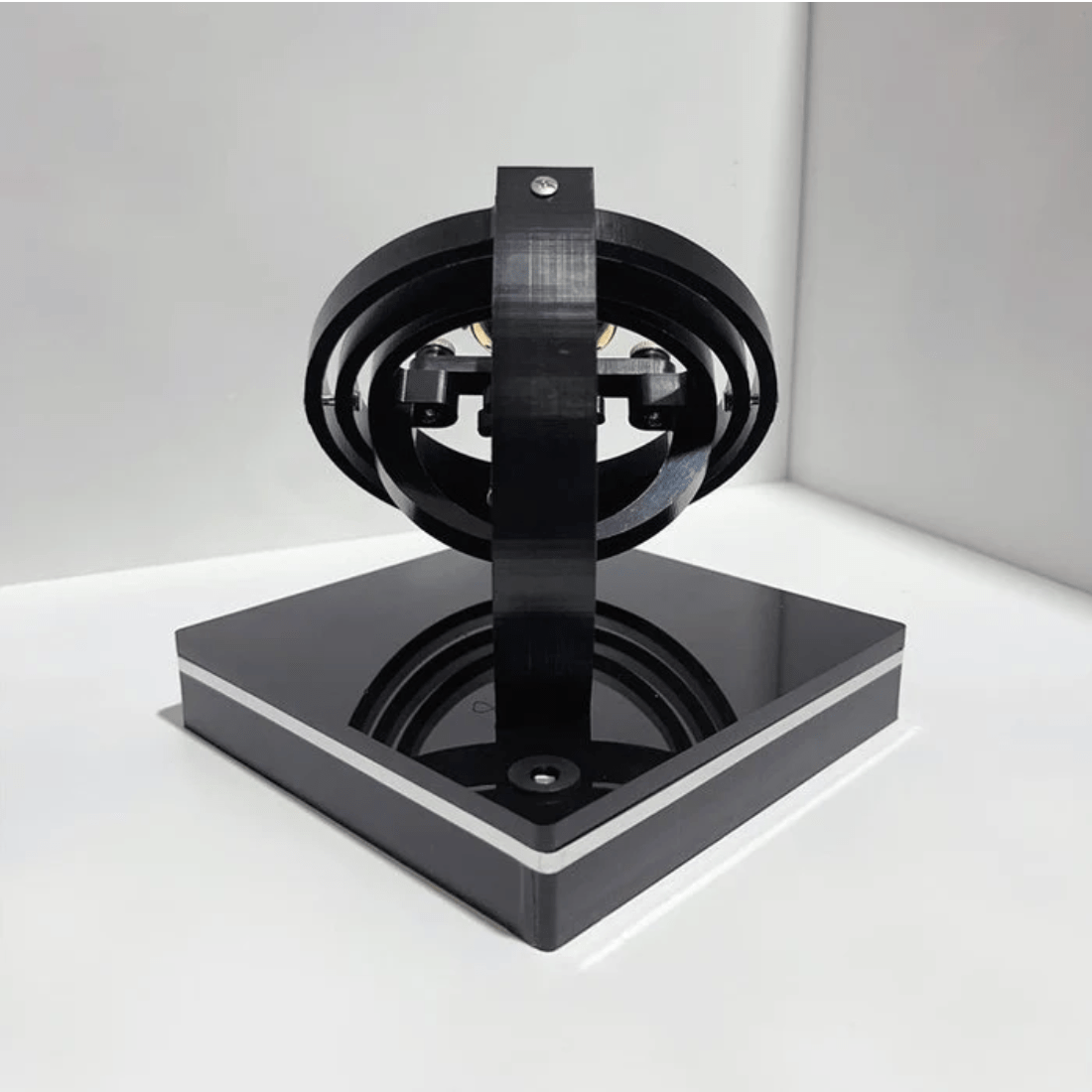 LuxuraBox | Elegant Automatic Watch Winder with Stylish Display Case 3