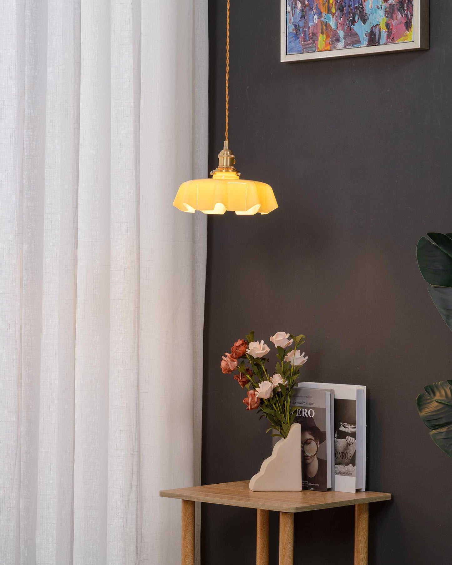 Elegant Ruffled Glass Metal Pendant Lamp