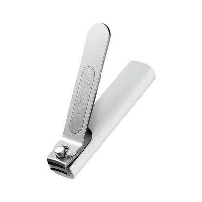 NAILGUARD – Nail clippers with splash guard and integrated file 1