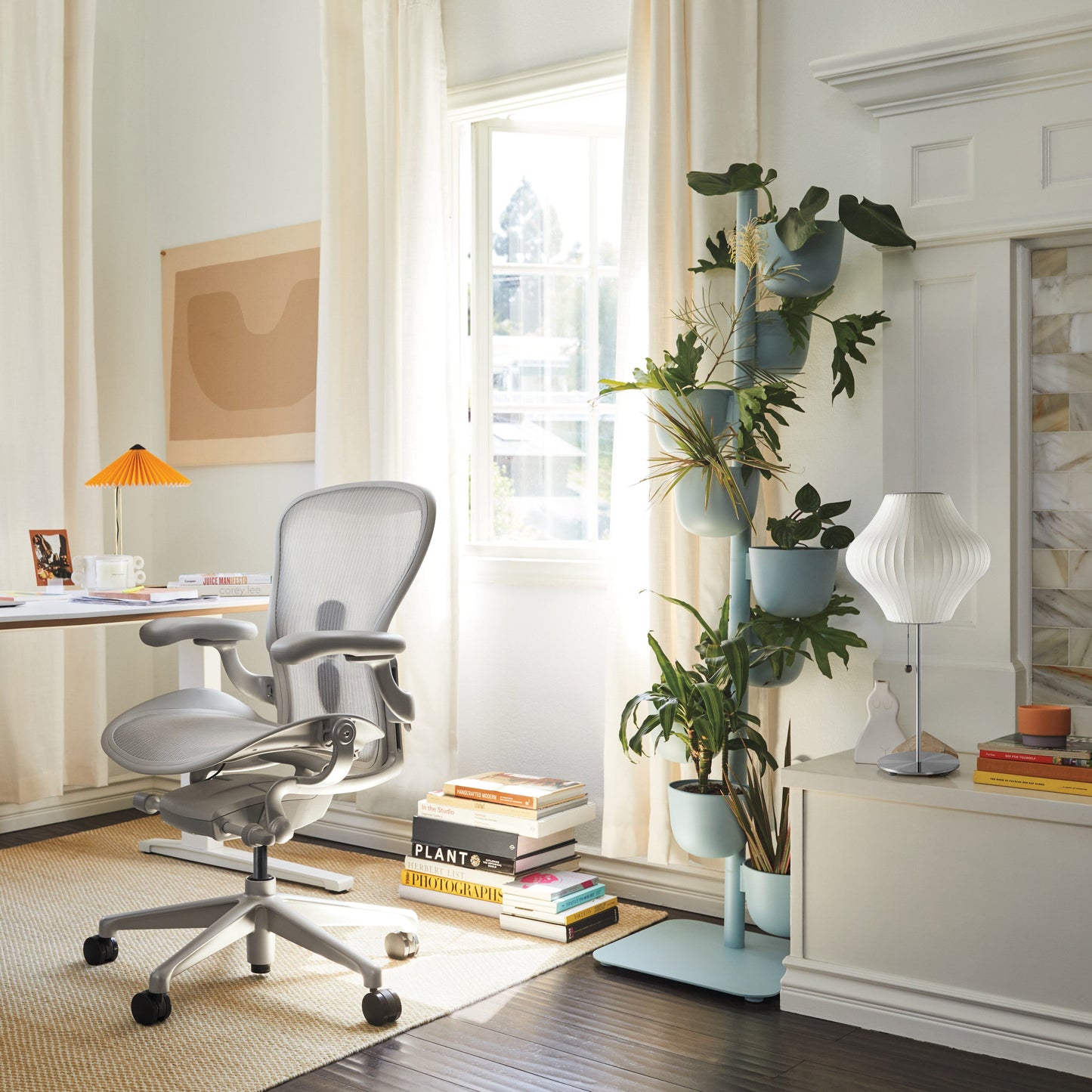 Sleek Metal Desk Lamp with Contemporary Style