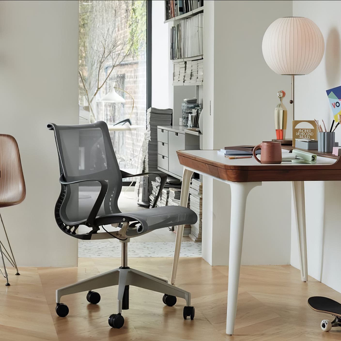 Sleek Metal Desk Lamp with Contemporary Style