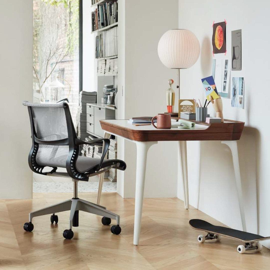 Sleek Metal Desk Lamp with Contemporary Style