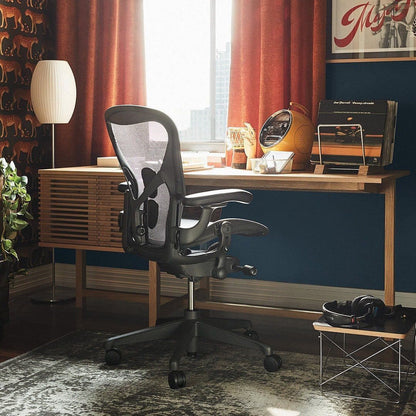 Sleek Metal Desk Lamp with Contemporary Style