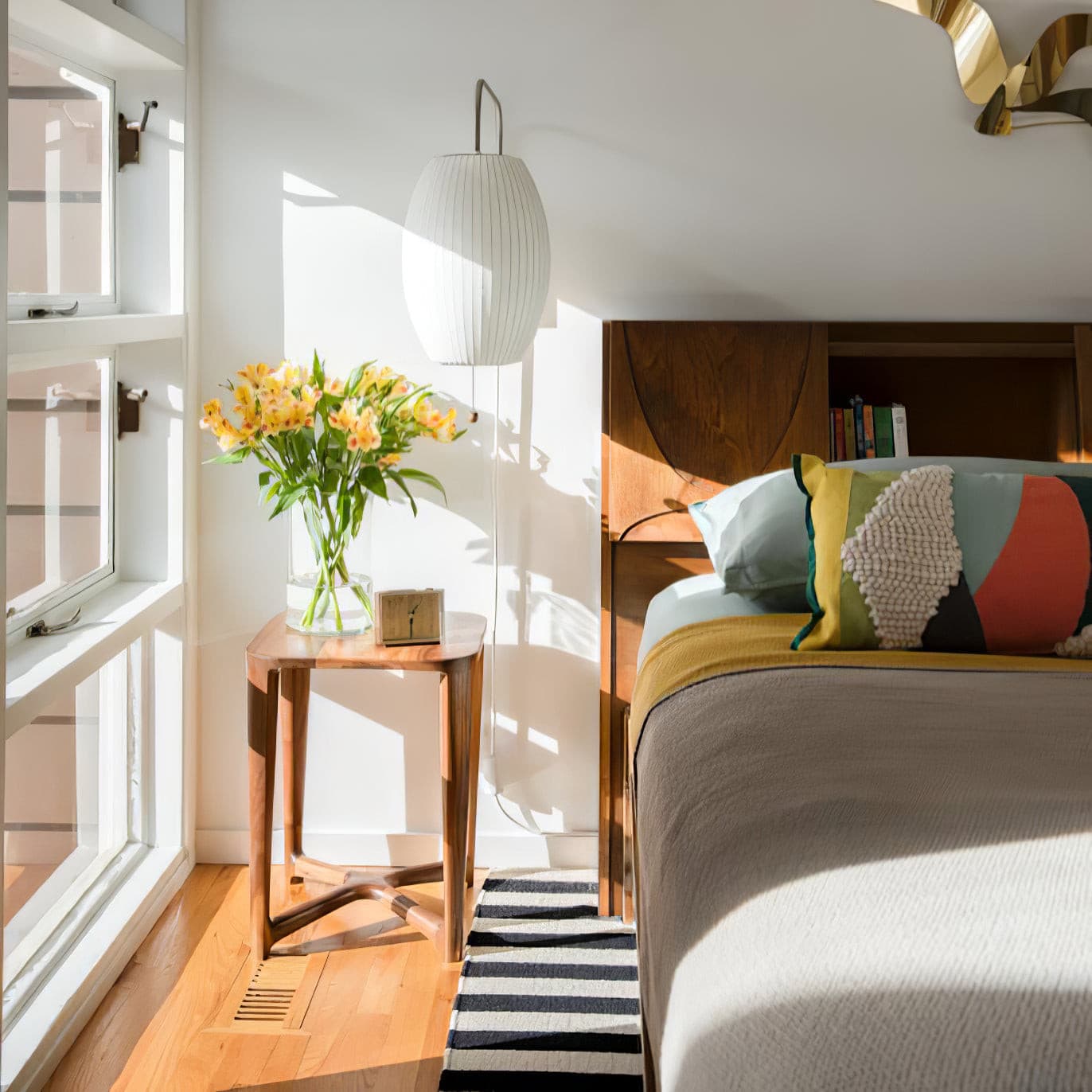 Serenene – Gentle Floating Table Lamp with Warm Light