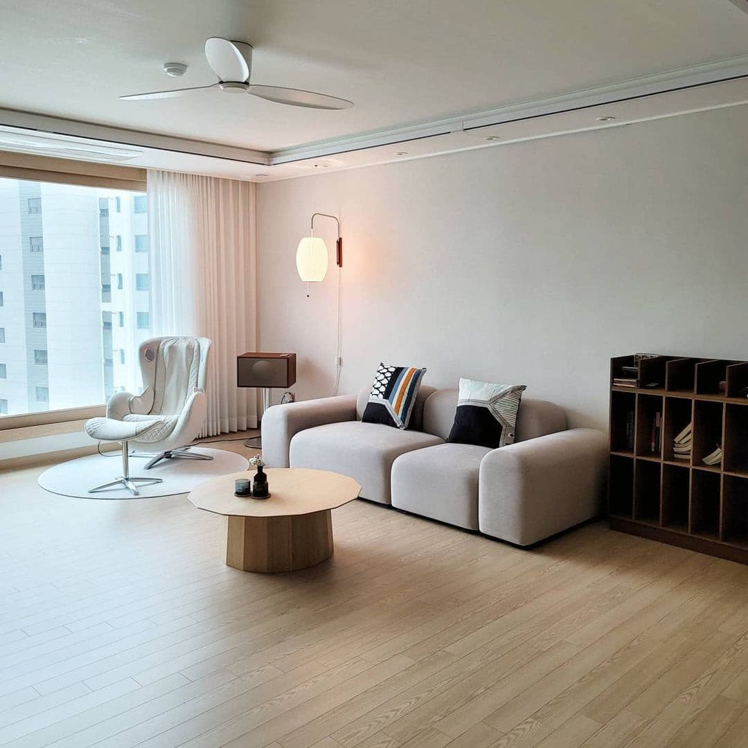 Serenene – Gentle Floating Table Lamp with Warm Light