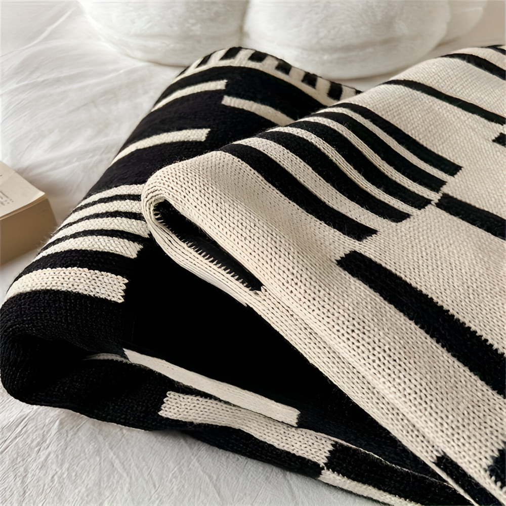 Cozy Plaid Knitted Blanket Beige Black