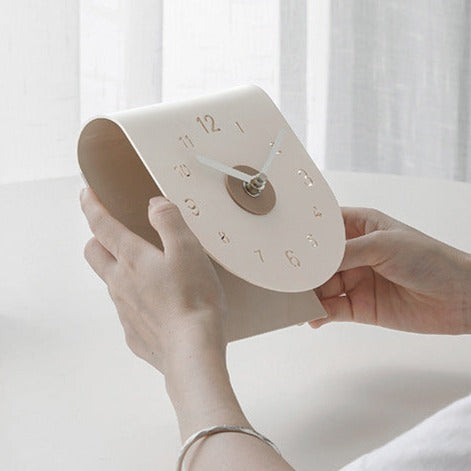 Quiet Simple Desk Clock – Compact Modern Office Timepiece