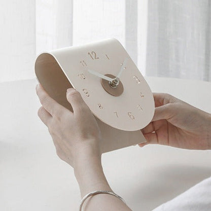Quiet Simple Desk Clock – Compact Modern Office Timepiece