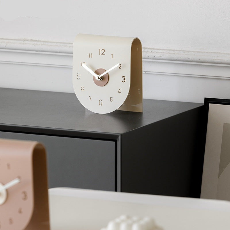 Quiet Simple Desk Clock – Compact Modern Office Timepiece