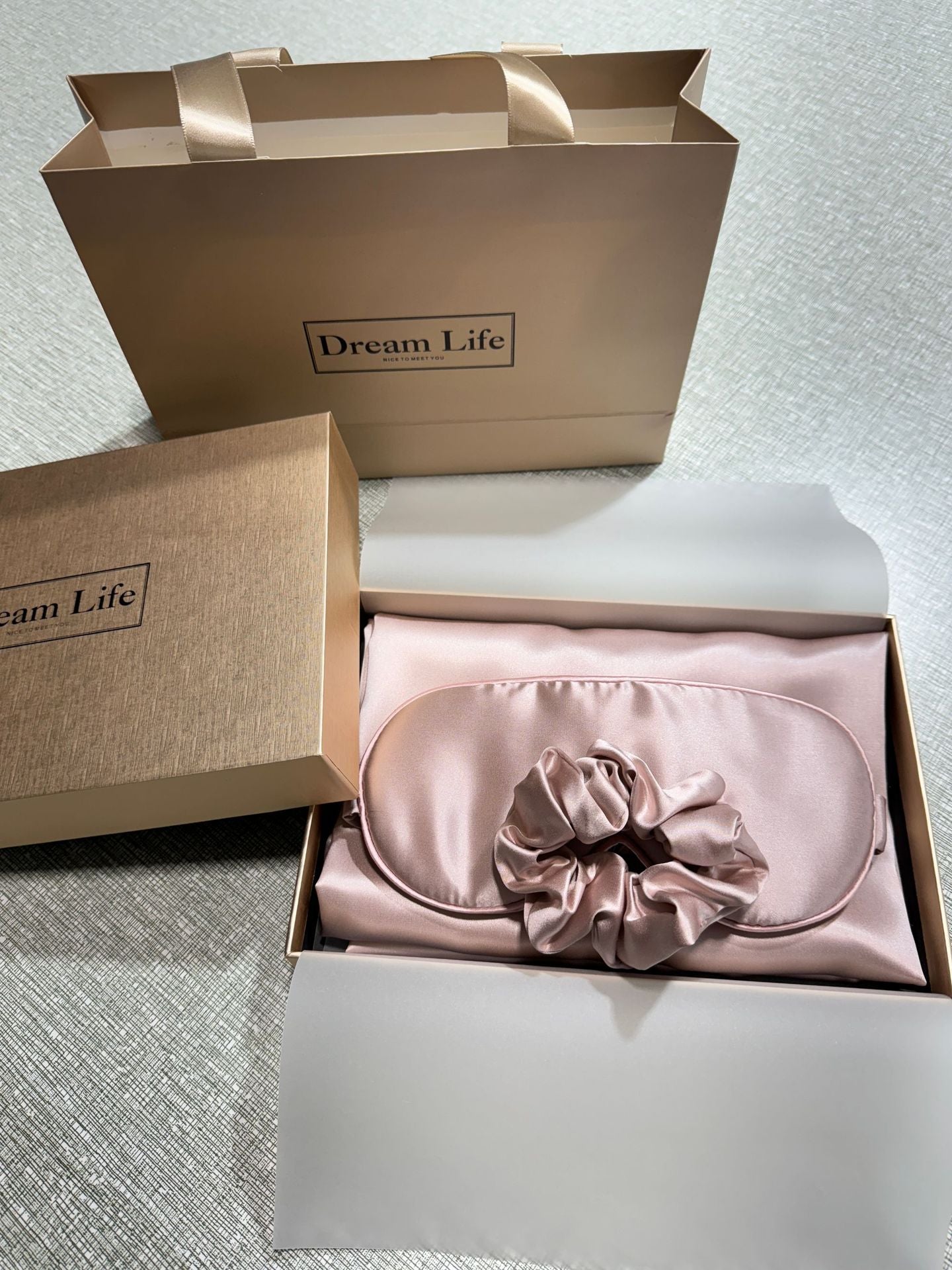 Soft Silk 4-Piece Bedding Sleep Set with Zipper Pillowcase