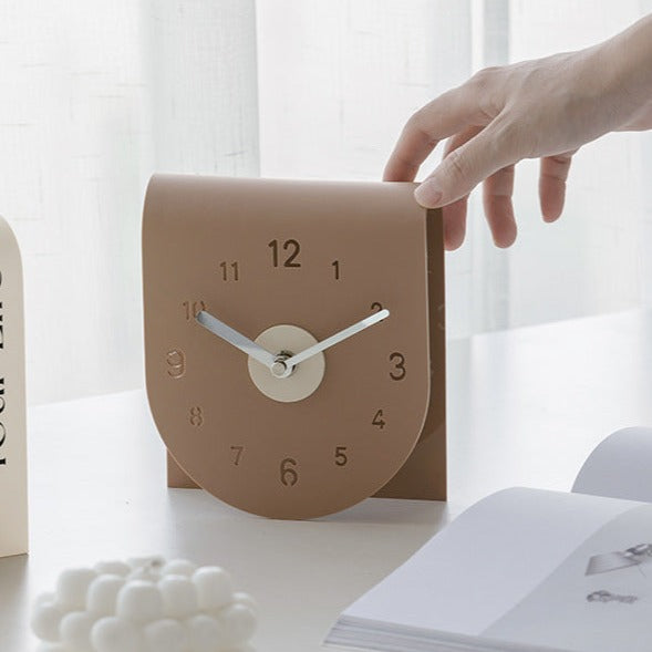 Quiet Simple Desk Clock – Compact Modern Office Timepiece