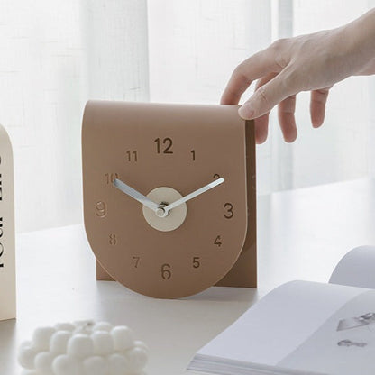 Quiet Simple Desk Clock – Compact Modern Office Timepiece