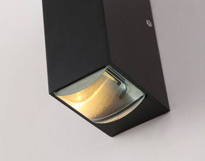 Durable Outdoor LED Wall Lamp – Silver Aluminium Housing