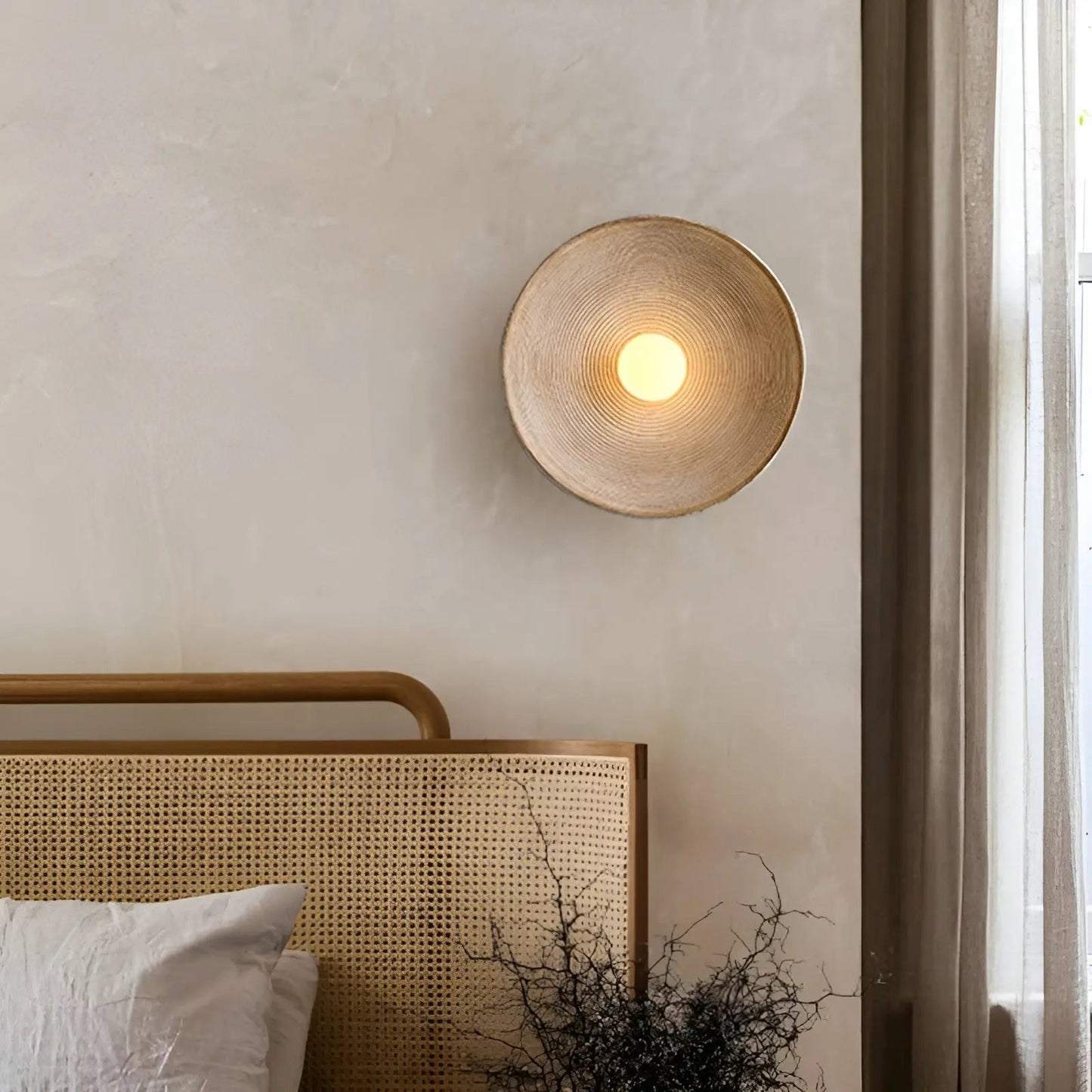 Elegant Modern Wall Light
