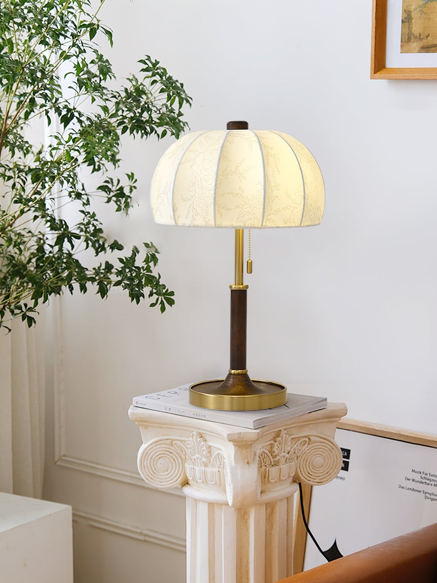 Elegant Table Lamp with Modern Fabric Shade
