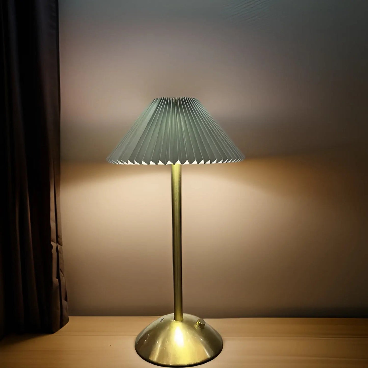 Stylish Wireless Table Lamp