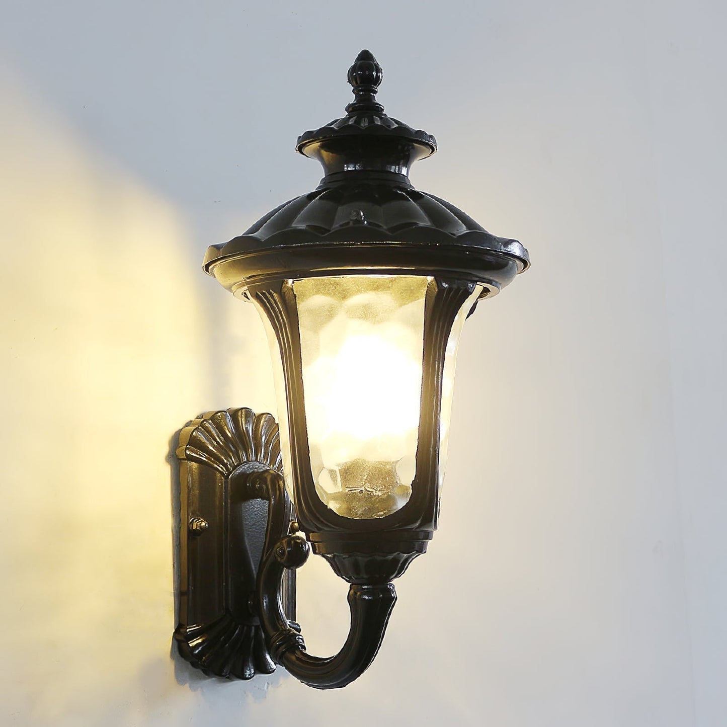 Vintage Outdoor Wall Light with Frosted Glass Cover - Fesara