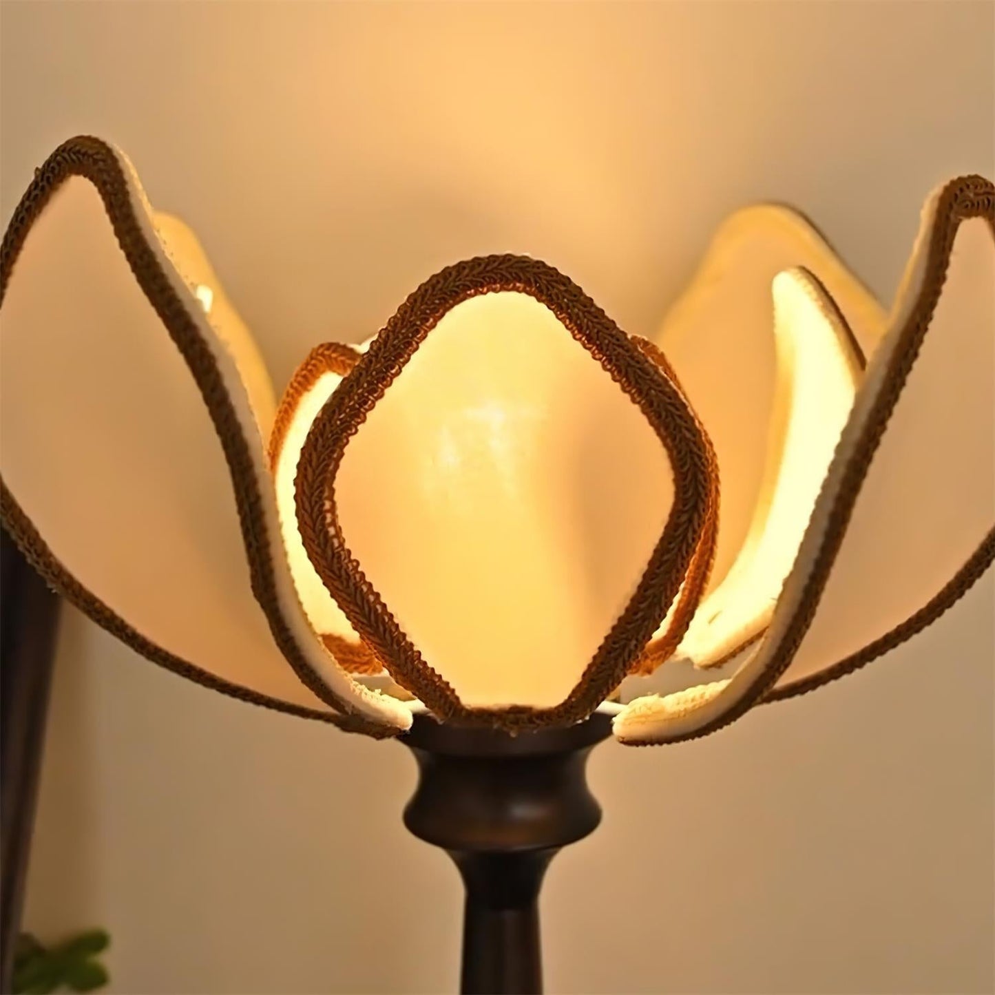 Sleek Dining Room Table Lamp