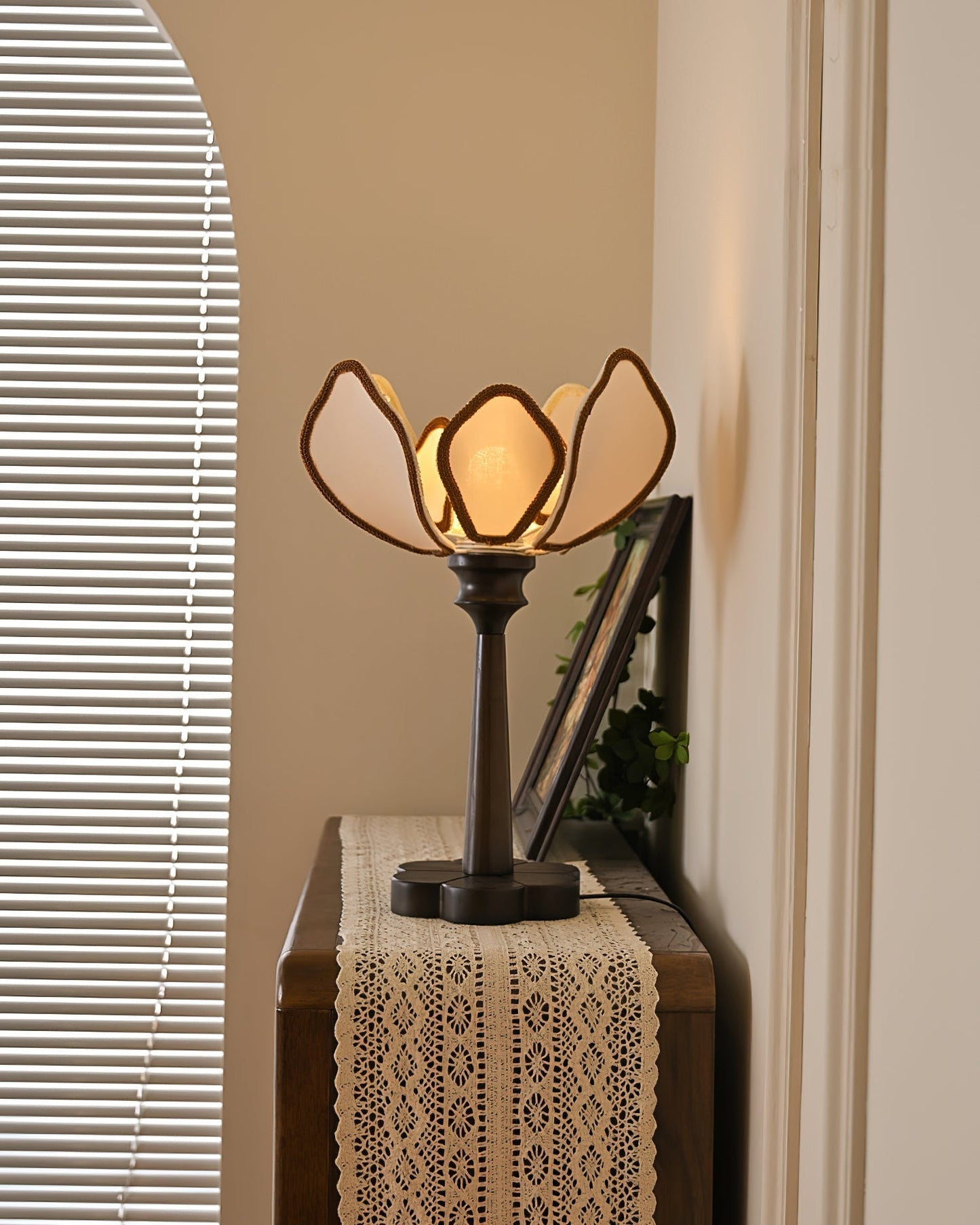 Sleek Dining Room Table Lamp