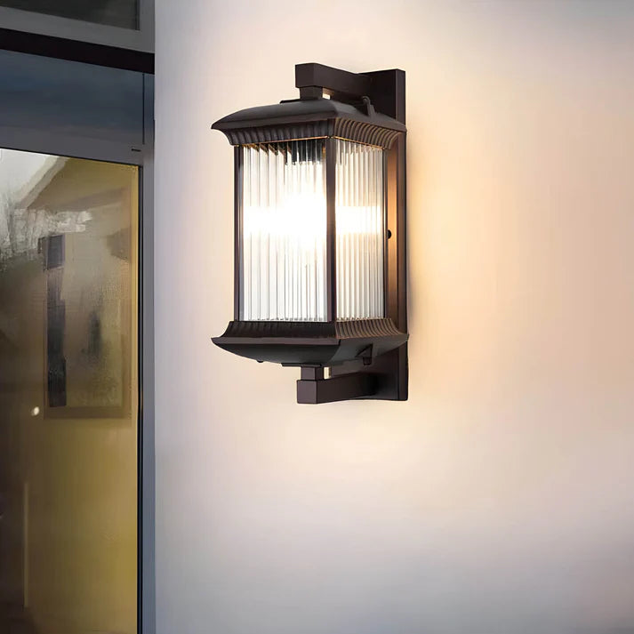 Pavo's Outdoor Wall Lamp 2
