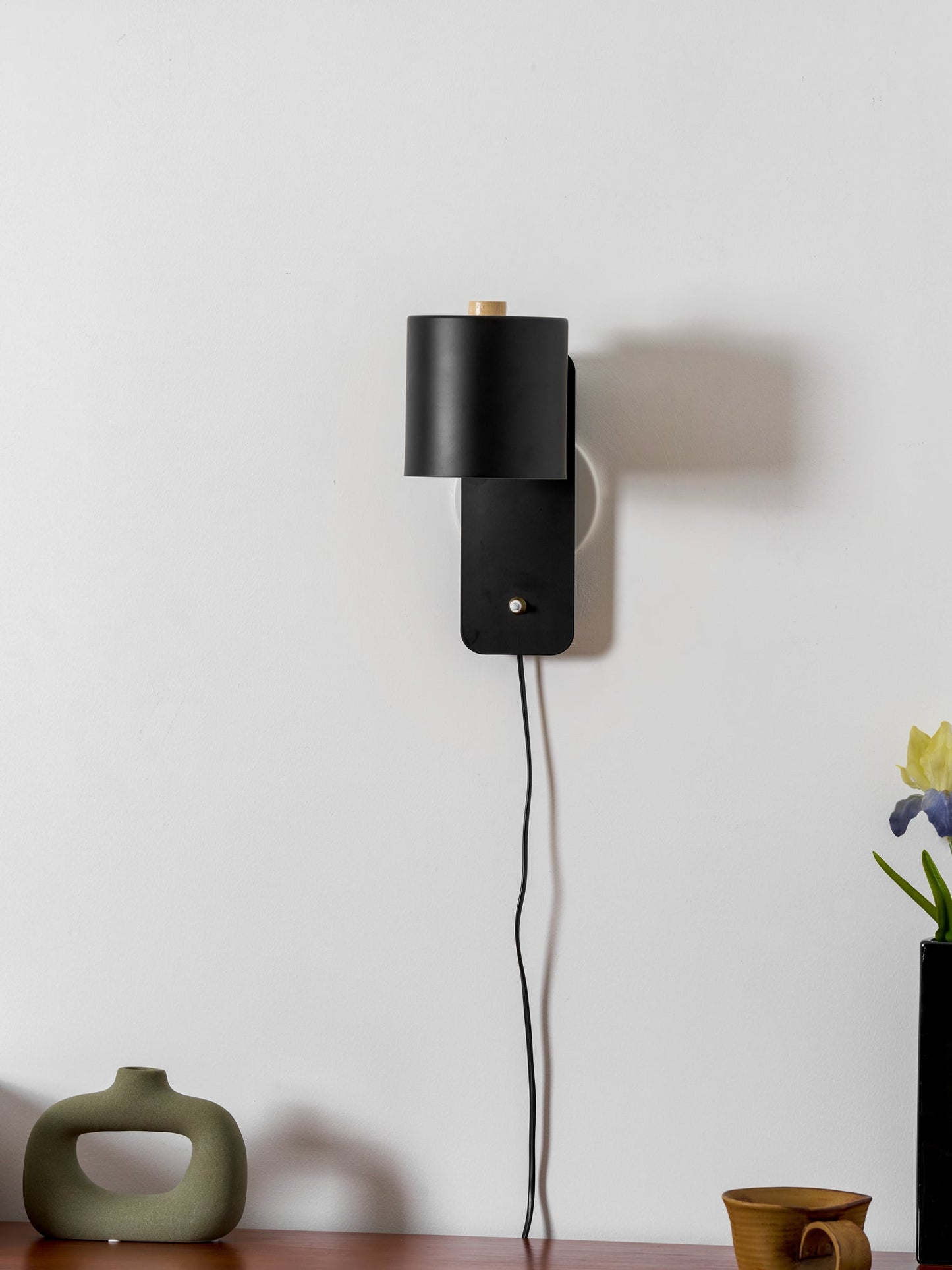 Simple Adjustable Cylinder Wall Light Fixture