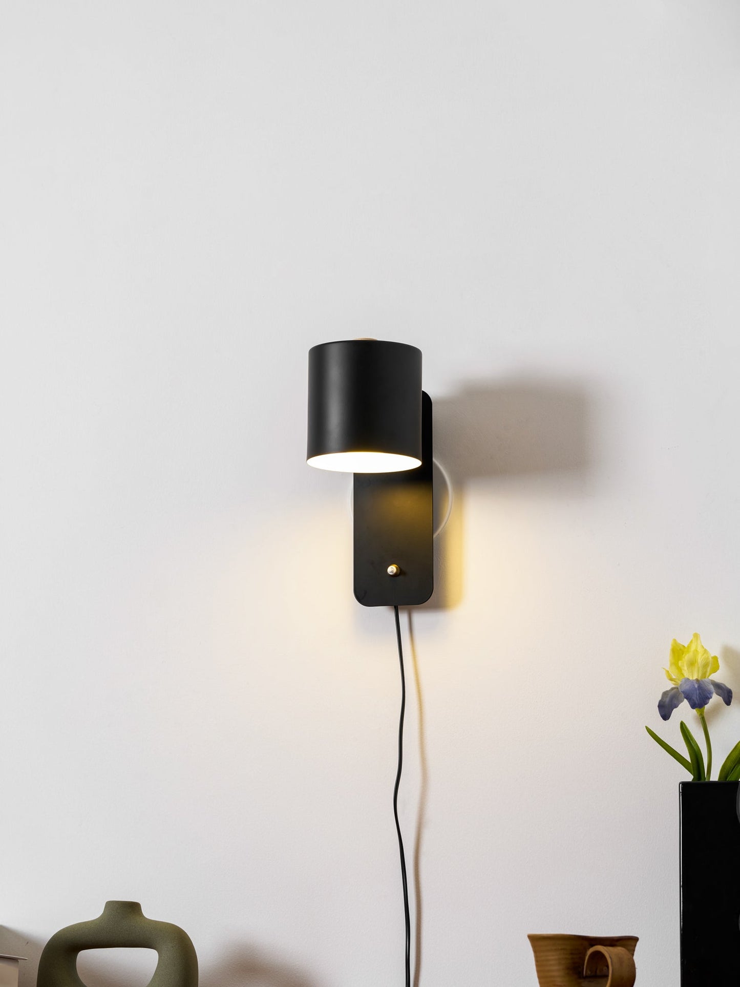 Simple Adjustable Cylinder Wall Light Fixture