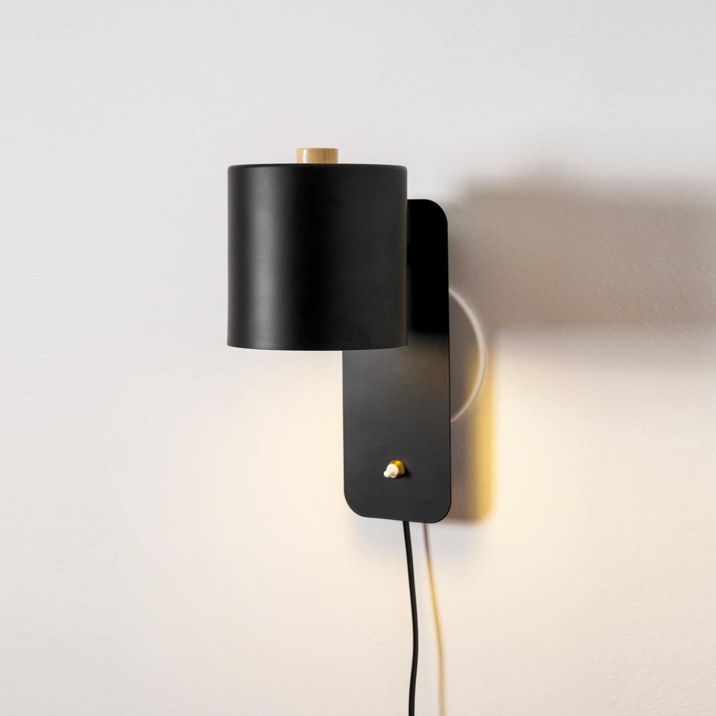Simple Adjustable Cylinder Wall Light Fixture